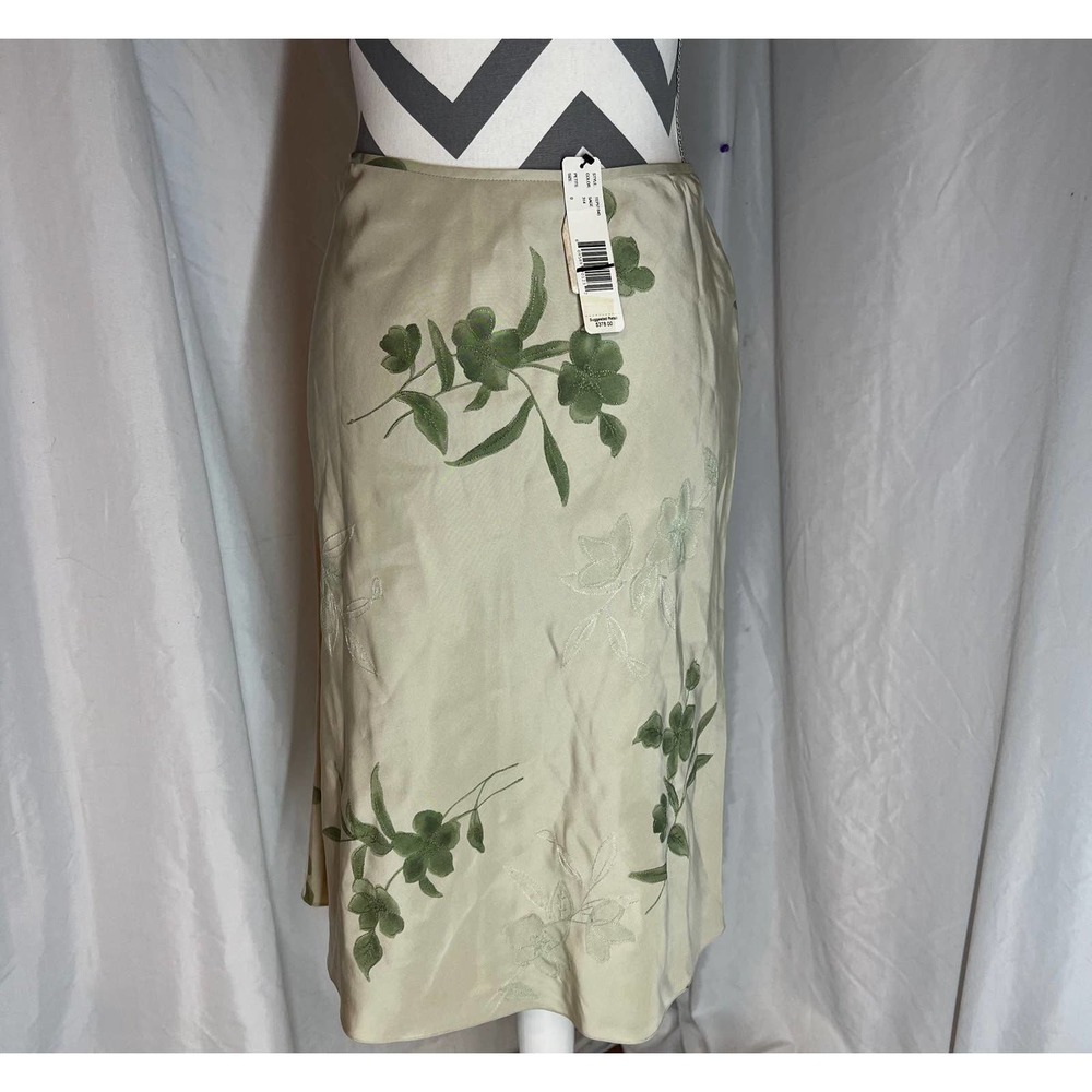 Floral‎ skirt